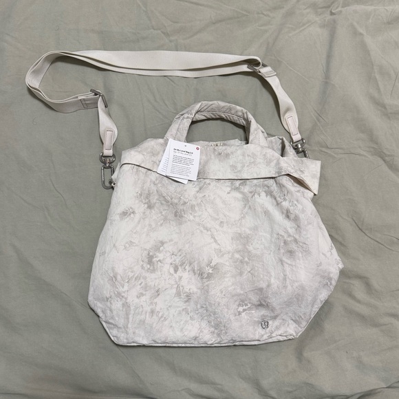 lululemon On My Level Bag 2.0 20L BNWT - Picture 3 of 10